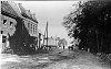 De Dorpstraat anno 1920, thans Hoofdstraat genaamd. Links vooraan het cafe en de drogisterij van Jeng Baggen. Midden op de foto de boerderij van Vleugels, op deze plaats is thans de firma Kreukels (woninginrichting) gevestigd.