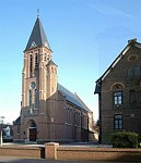 Kerk van Doenrade gefotografeerd in 2002 door Sjaak Giezenaar met een gedeelte van het gedeelte van het Warblingshuis (Pastorie).