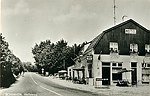 Ansichtkaart van Hotel Bohmerwald in Schinnen. Eigendom van F.H. Weijde en verwoest op 29 oktober 1978 door brandstichting.