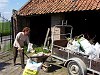 Op 18 mei konden we weer volop aan de slag na enkele weken verplichtte rust. Dr. Mey was met vakantie. Begonnen werd met het shop, alwaar nogal wat groot landbouwgereedschap stond, op te ruimen. Anneke maakte een gedeelte samen met Ans geheel op orde.