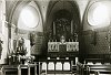 Het interieur van de St. Odiliakerk in Sweikhuizen voor de verbouwing in 1953.