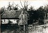 Daglonershuisje op de heide in Sweikhuizen rond 1910. Tot 1965 bewoond door de familie Willem Kicken. Er lagen aldaar oorspronkelijk 3 huisjes, een bakhuis en waterput. De twee andere huisjes werden o.a. bewoond door Frens Dols en Nol Dols. Beiden werden rond 1920 afgebroken. Het huisje van Kicken werd in 1965 afgebroken.